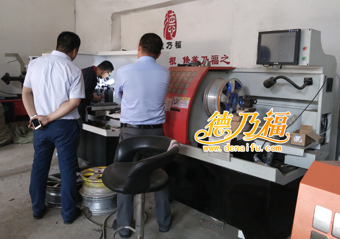 德乃福全自動(dòng)28寸輪轂拉絲機(jī)迎來(lái)河北，山西考察者_(dá)4