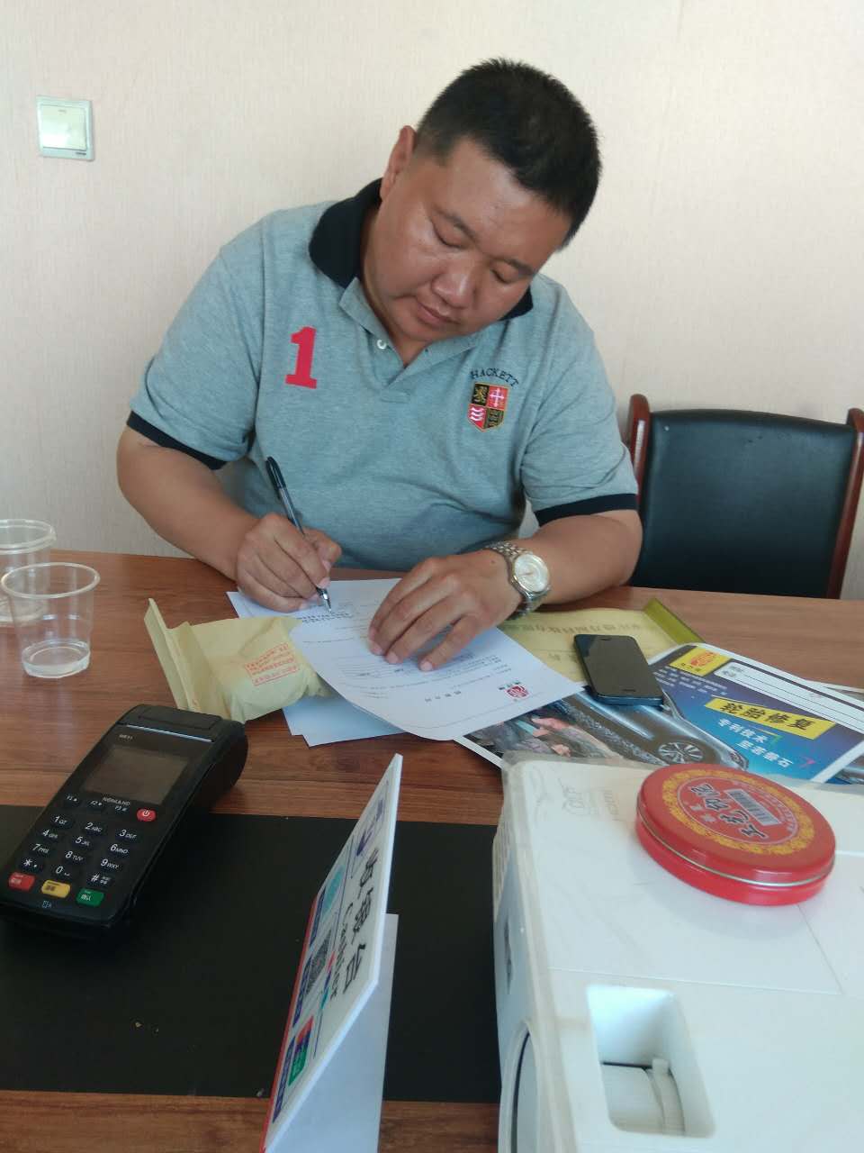 河北鹿泉加盟德乃福輪轂修復(fù)翻新改色技術(shù)，全自動28輪轂拉絲機(jī)_1