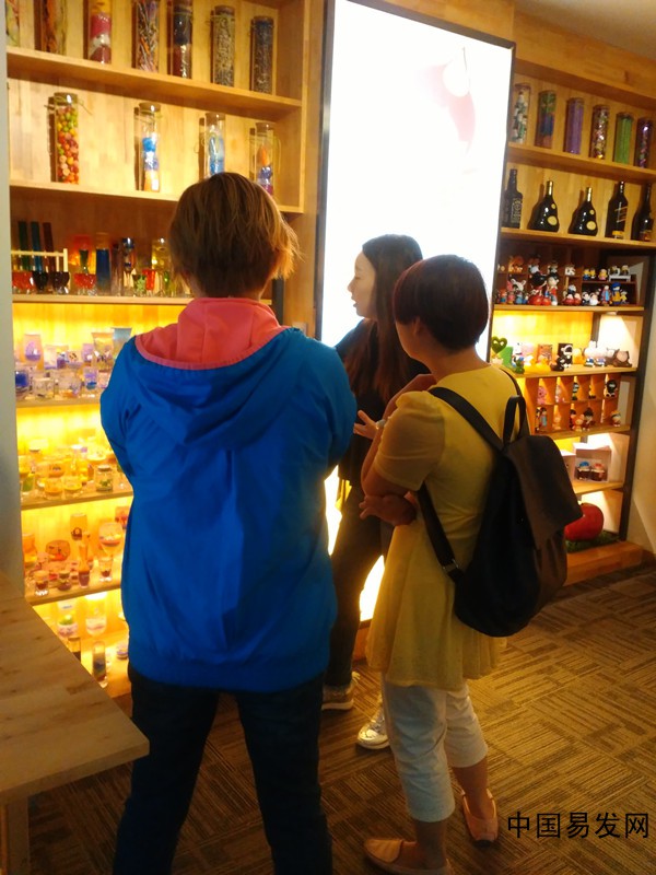 孫勝男小姐簽約易控燭生活創(chuàng)意手工蠟燭（圖）_1