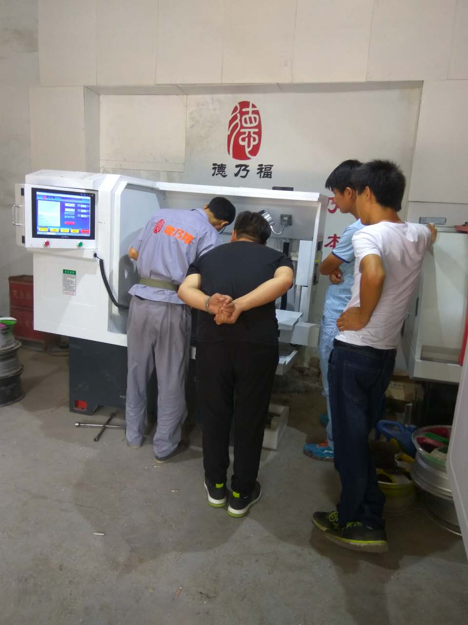 北京考察德乃福公司，全自動(dòng)探針輪轂拉絲機(jī)_1