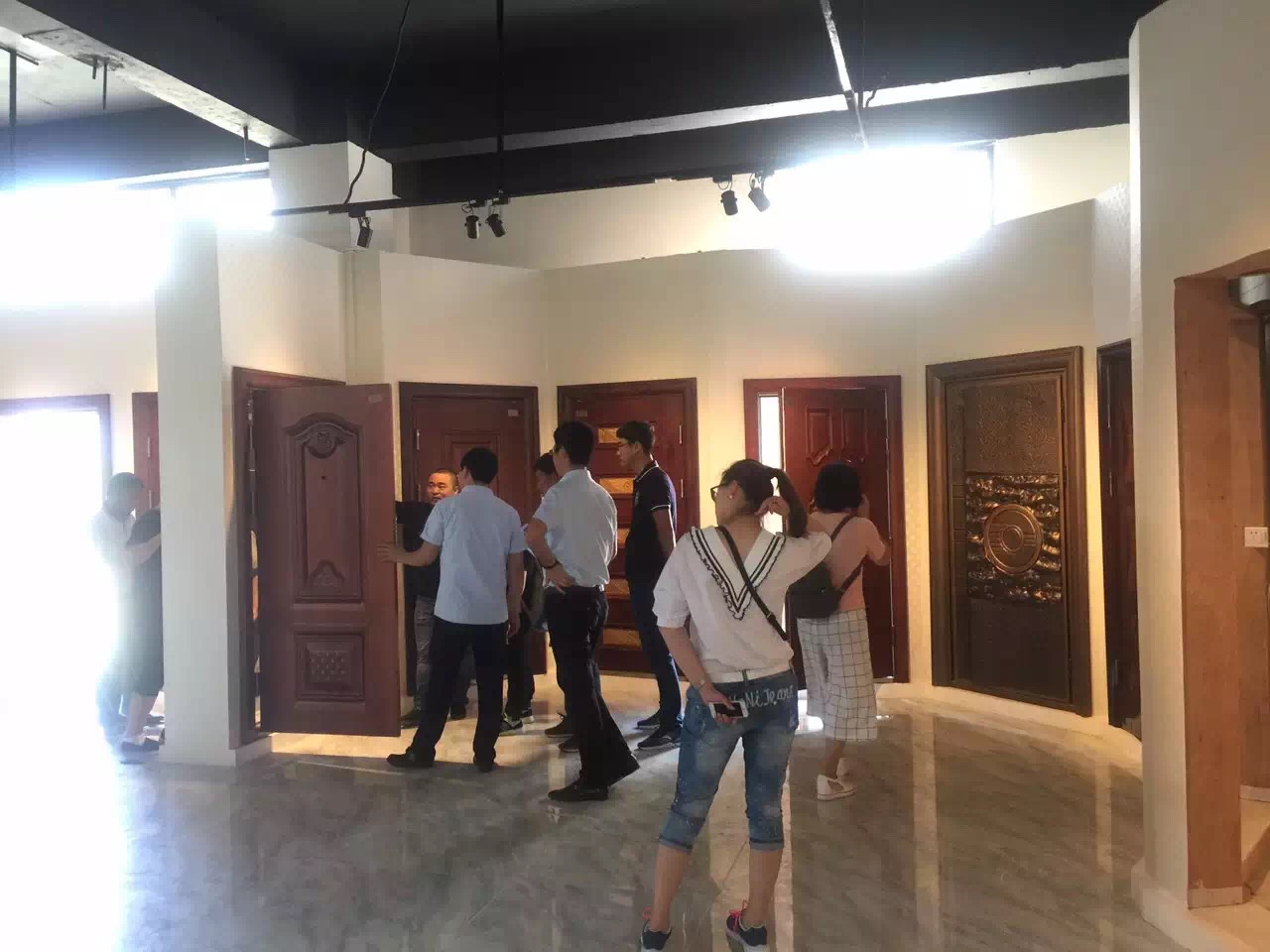 寧智無鎖孔智能門邀您加盟_2