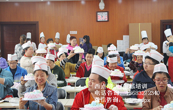 親身實(shí)踐 感恩社 會古城西點(diǎn)學(xué)校舉辦殘疾人蛋糕培訓(xùn)_1