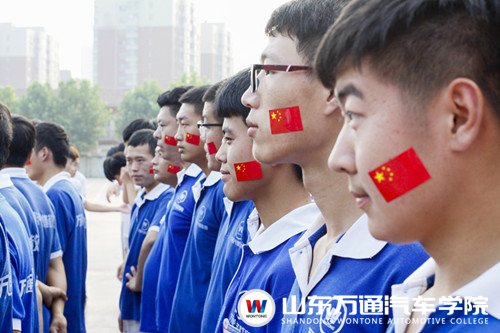 山东万通学子唱响红歌颂党恩（图）_2