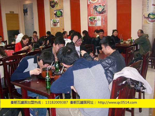 開秦朝砂鍋煨面加盟店賺錢嗎?_1