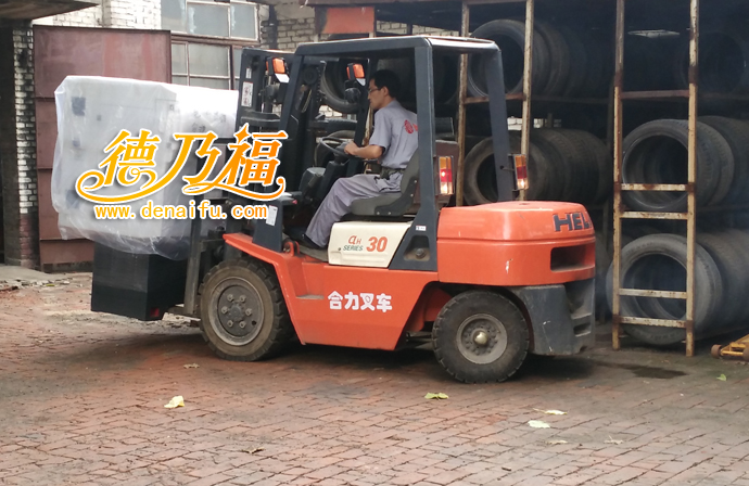 德乃福全自動(dòng)輪轂拉絲機(jī)發(fā)貨湖北省，輪轂烤箱_1