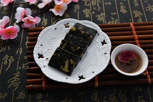 潤歆堂告訴你三伏天吃阿膠糕小方法-好吃滋補(bǔ)不上火（圖）_1