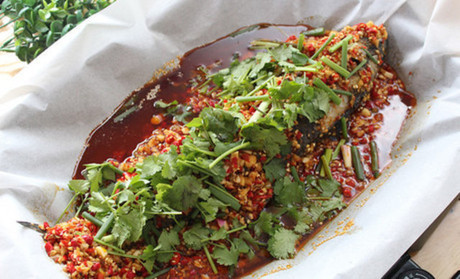 開心1+1巫山紙包魚，紙上烤魚，鴛鴦烤魚，口味豐富。_2