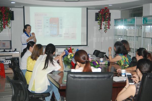 “抓培訓，重實操”洛納丹蒂專業(yè)祛斑加盟商學習持續(xù)升溫（圖）_1