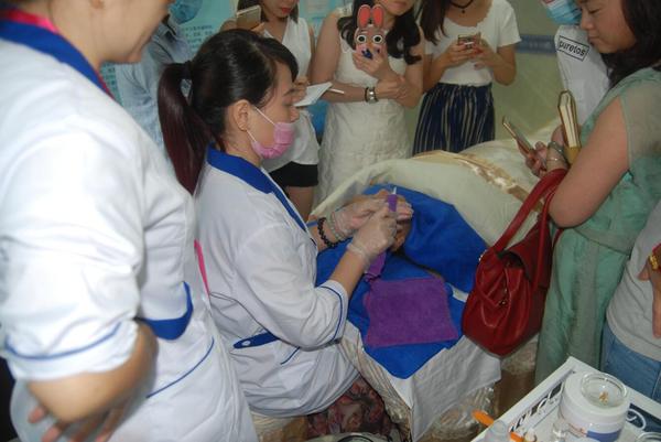 “抓培訓，重實操”洛納丹蒂專業(yè)祛斑加盟商學習持續(xù)升溫（圖）_7