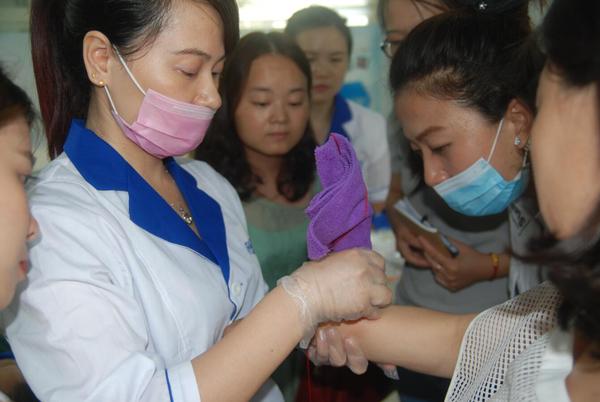 “抓培訓，重實操”洛納丹蒂專業(yè)祛斑加盟商學習持續(xù)升溫（圖）_9