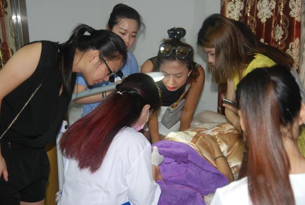 “抓培訓，重實操”洛納丹蒂專業(yè)祛斑加盟商學習持續(xù)升溫（圖）_15