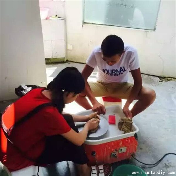 陶藝DIY戴微茜女士的加盟店總部培訓結束（圖）_2