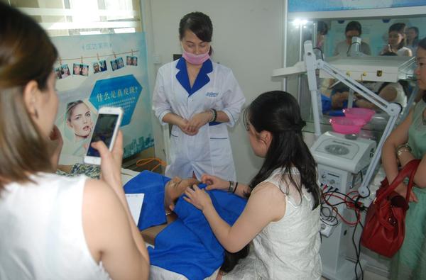 法國(guó)洛納丹蒂專業(yè)祛斑品牌連鎖加盟商培訓(xùn)會(huì)圓滿落幕!（圖）_12