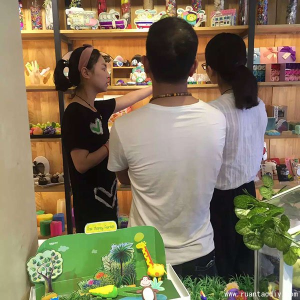 李平簽約DIY創(chuàng)業(yè)項(xiàng)目手工陶藝陶指藝(圖)_1