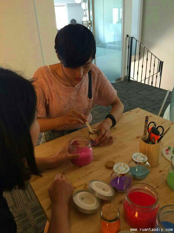 劉藝穎小姐簽約陶指藝手工陶藝店（圖）_2