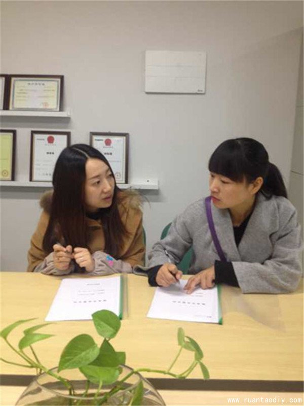 陶指藝創(chuàng)意手工陶藝高彩歌店簽約成功（圖）_2