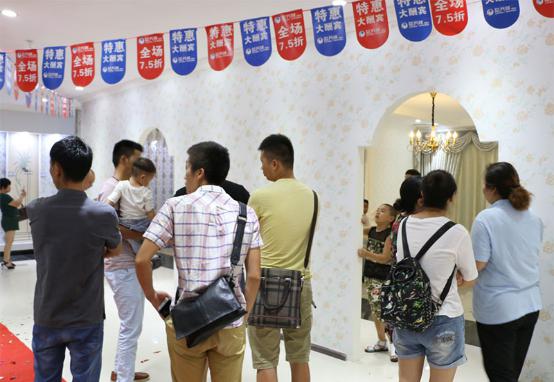 藍(lán)天豚硅藻泥貴陽體驗(yàn)館盛裝開業(yè)！首日銷售額破百萬（圖）_5