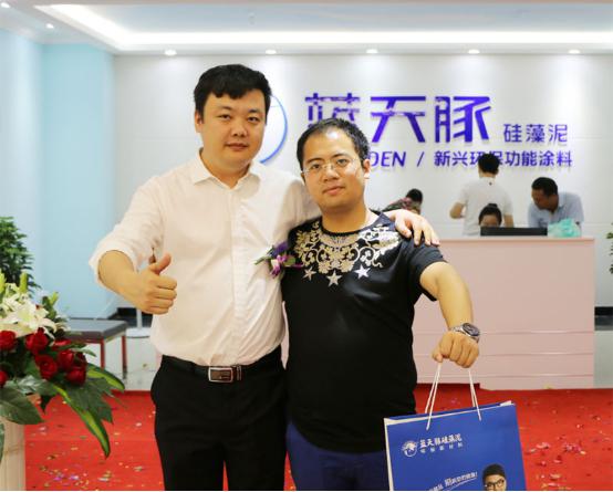 藍(lán)天豚硅藻泥貴陽體驗(yàn)館盛裝開業(yè)！首日銷售額破百萬（圖）_8