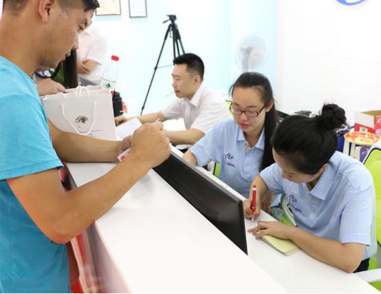 藍(lán)天豚硅藻泥貴陽體驗(yàn)館盛裝開業(yè)！首日銷售額破百萬（圖）_10