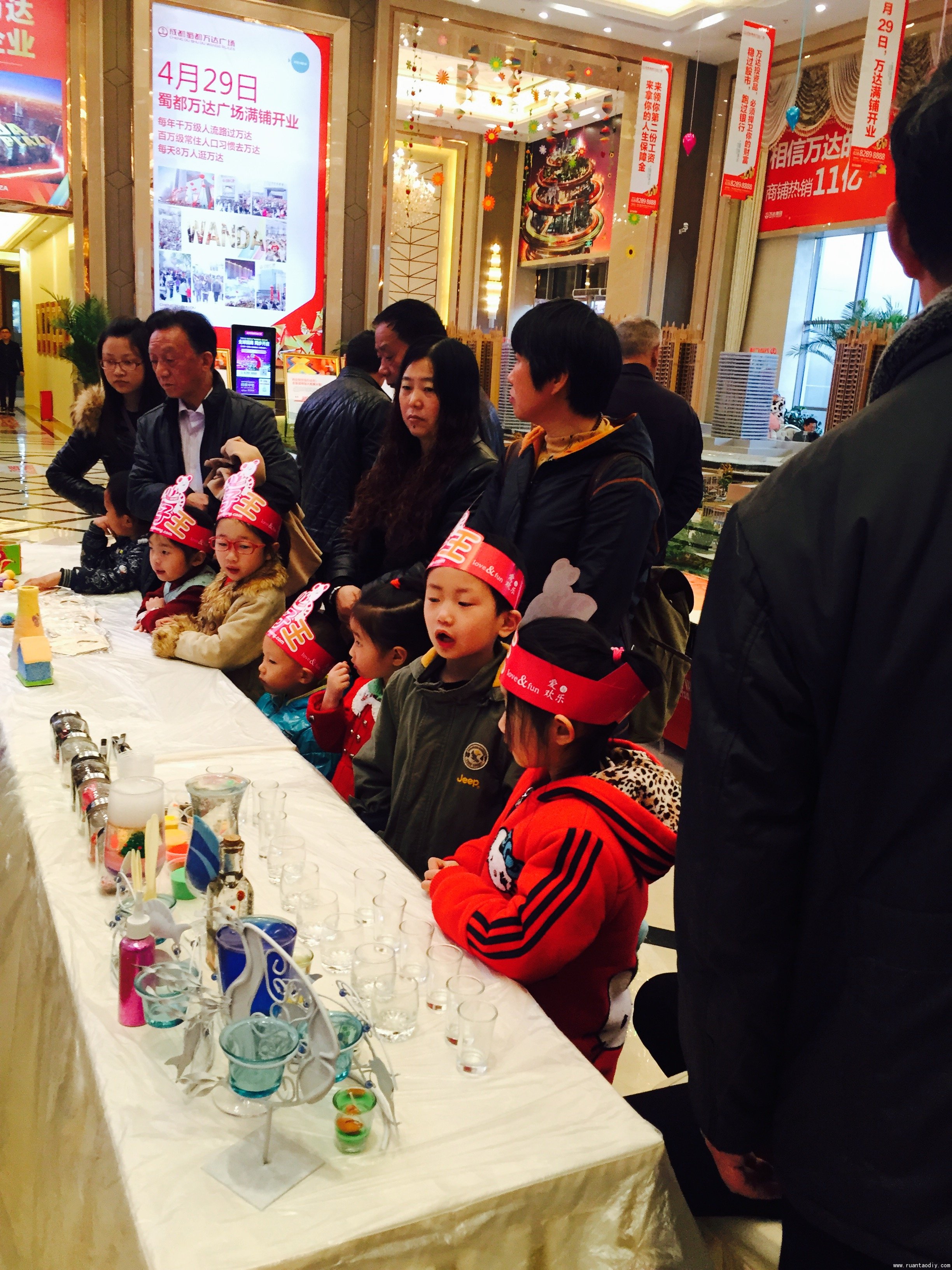 手工陶藝粘土相框DIY登陸萬達親子活動（圖）_4