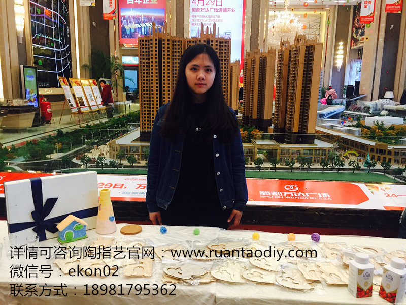 手工陶藝粘土相框DIY登陸萬達親子活動（圖）_2