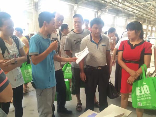 億尚家居“惠動(dòng)大旺、走進(jìn)工廠”總裁簽售會(huì)（圖）_3