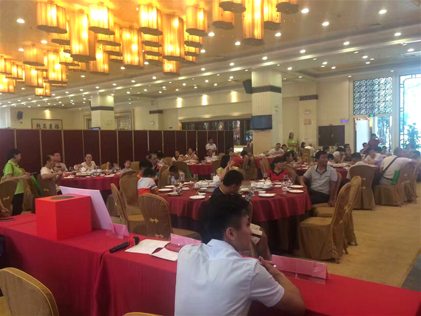 億尚家居“惠動(dòng)大旺、走進(jìn)工廠”總裁簽售會(huì)（圖）_6