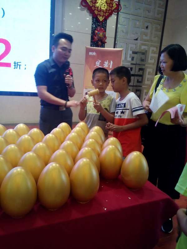 億尚家居“惠動(dòng)大旺、走進(jìn)工廠”總裁簽售會(huì)（圖）_11