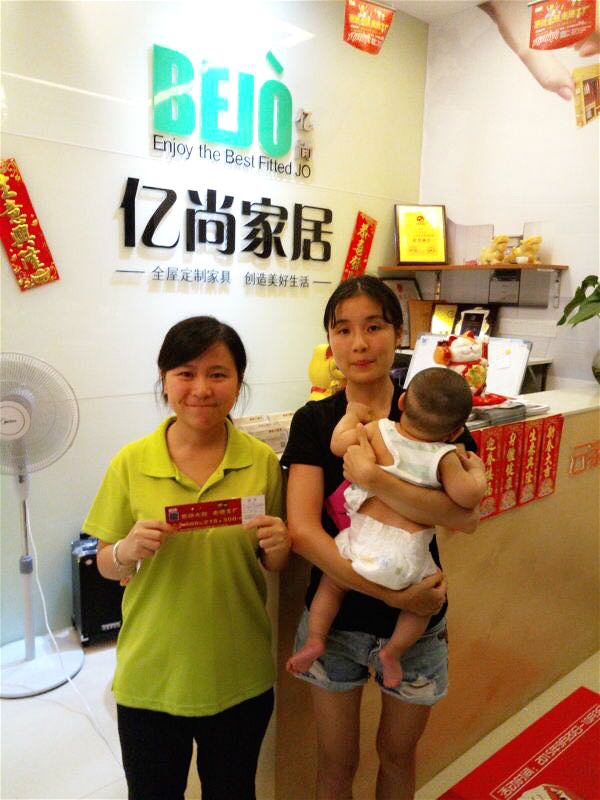 億尚家居“惠動(dòng)大旺、走進(jìn)工廠”總裁簽售會(huì)（圖）_13