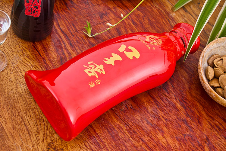 【鼎翰酒業(yè)】夏天為什么要來點白酒_2