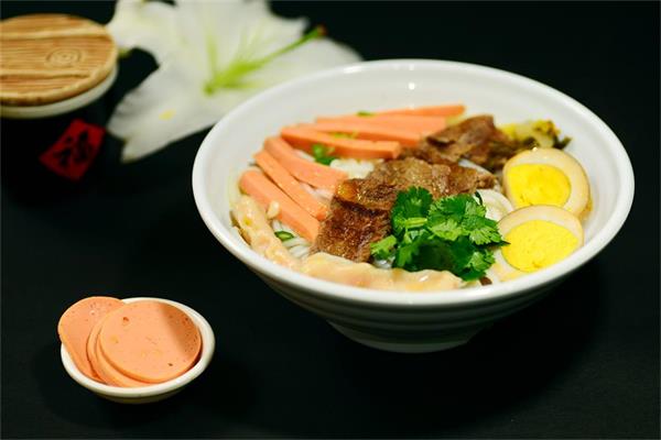 口福們米線和過(guò)橋米線平分秋色（圖）_1