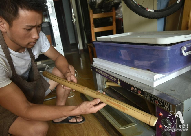 AA國際動漫：小伙DIY自制竹子自行車游拉薩_3