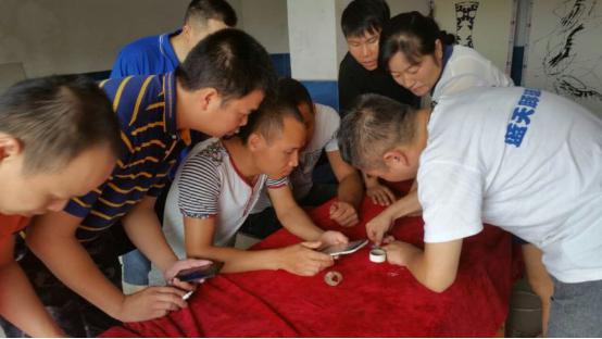 藍天豚學院第27期硅藻泥施工培訓班順利畢業(yè)（圖）_2