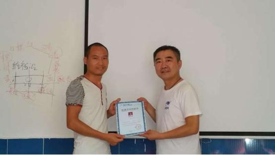 藍天豚學院第27期硅藻泥施工培訓班順利畢業(yè)（圖）_3