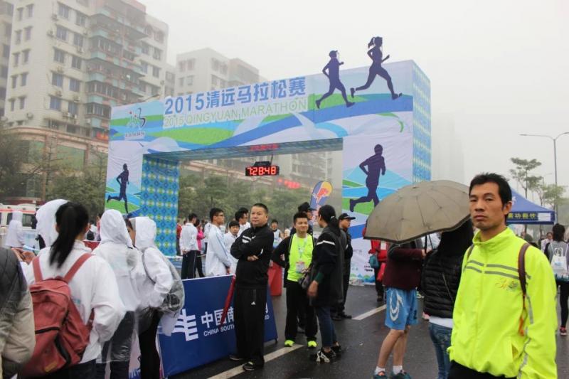 首屆廣東清遠(yuǎn)馬拉松賽蘇約克為運(yùn)動(dòng)健兒保駕護(hù)航?。▓D）_1