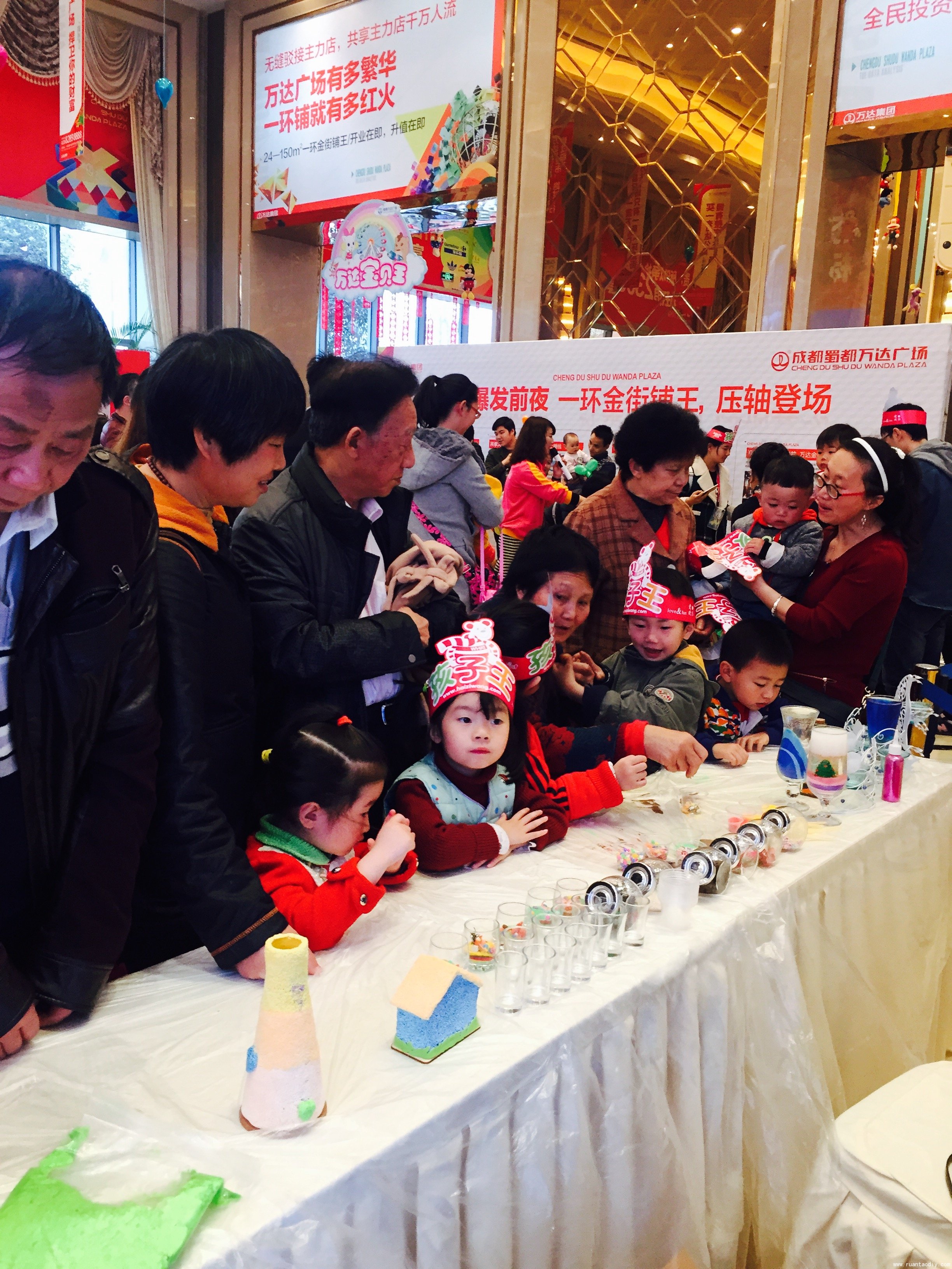 手工陶藝粘土相框DIY登陸萬達(dá)親子活動（圖）_3