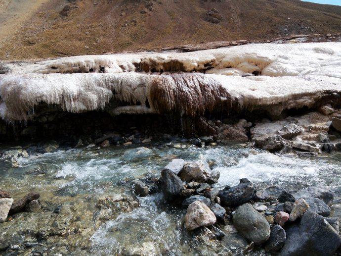 新疆苏约克苏打水水源地－－－神奇的雅丹泉华滩（图）_10