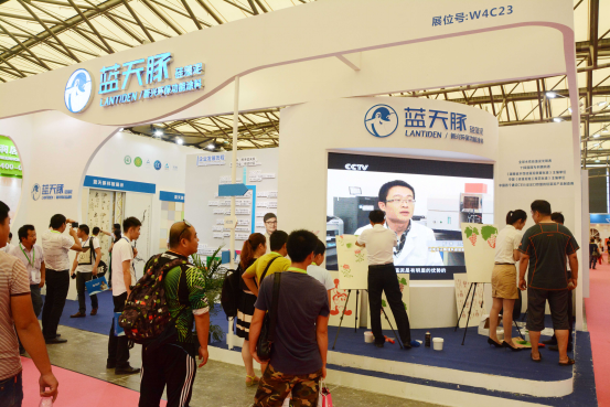 上海壁材展藍(lán)天豚硅藻泥首戰(zhàn)告捷，簽約加盟商突破30家（圖）_8