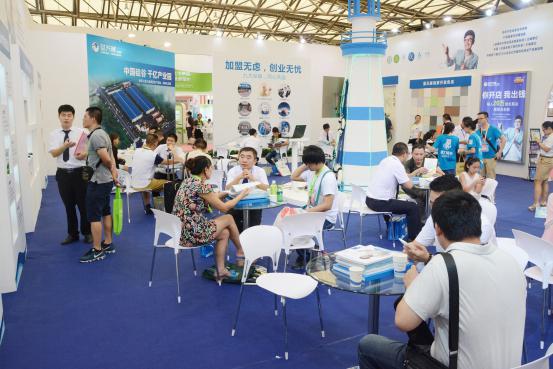 藍天豚硅藻泥全套墻面環(huán)保建材產(chǎn)品，成為上海壁材展亮點（圖）_1