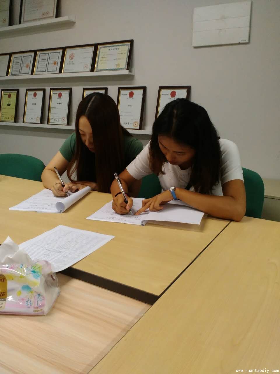 劉小琴店長(zhǎng)正式簽約DIY創(chuàng)業(yè)項(xiàng)目手工陶藝陶指藝（圖）_2