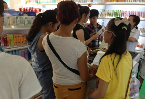 化妝品OEM廠家揭秘：購(gòu)買化妝品不一定要貴（圖）_1