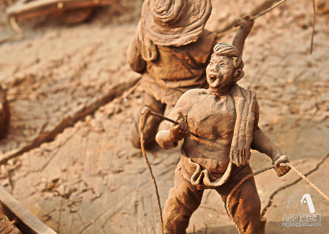 退休老人DIY泥人重現(xiàn)上一輩人日常生活_3