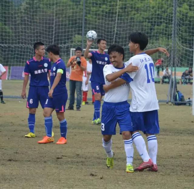 南通第十五屆足球挑戰(zhàn)賽—— 睿祺無鎖孔智能防盜門第一支足球隊(圖)_6