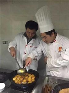 長(zhǎng)沙糖油粑粑技術(shù)培訓(xùn)學(xué)校 哪里可以學(xué)做糖油粑粑（圖）_1