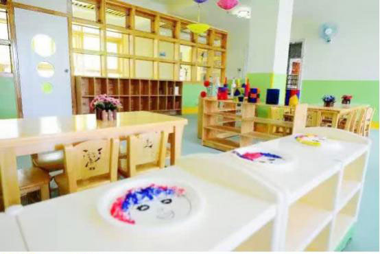 蓝教室在行动：玉林滨江幼儿园刷满了蓝天豚硅藻泥（图）_3
