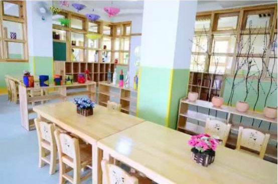 蓝教室在行动：玉林滨江幼儿园刷满了蓝天豚硅藻泥（图）_4