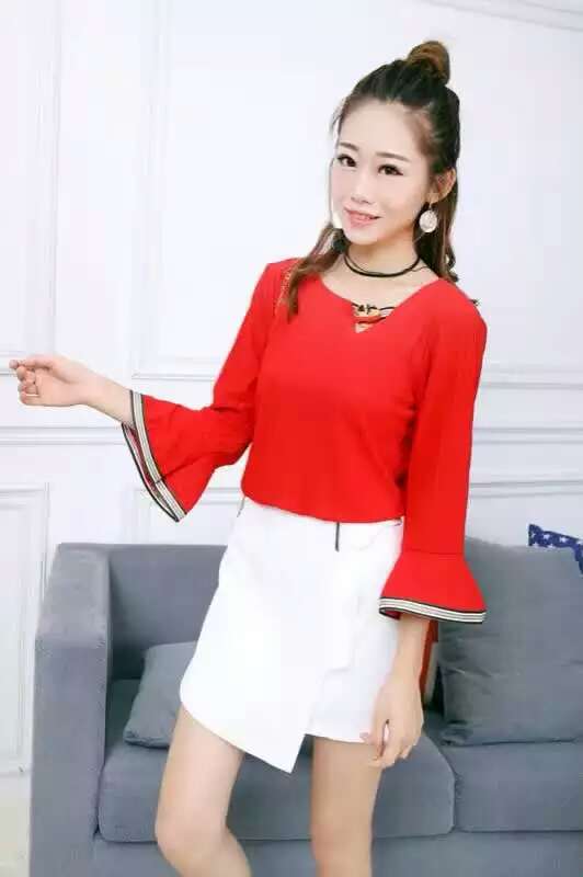 學(xué)生創(chuàng)業(yè)擺地?cái)傎u衣服從哪里進(jìn)貨好_1