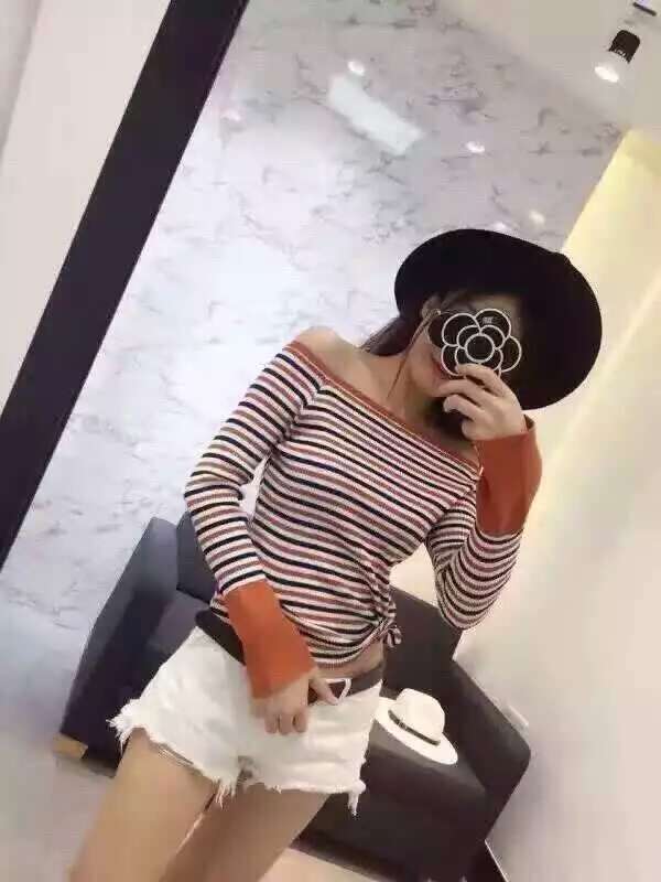 學(xué)校附近擺攤賣什么衣服呢？學(xué)生服裝怎么進貨呢_1