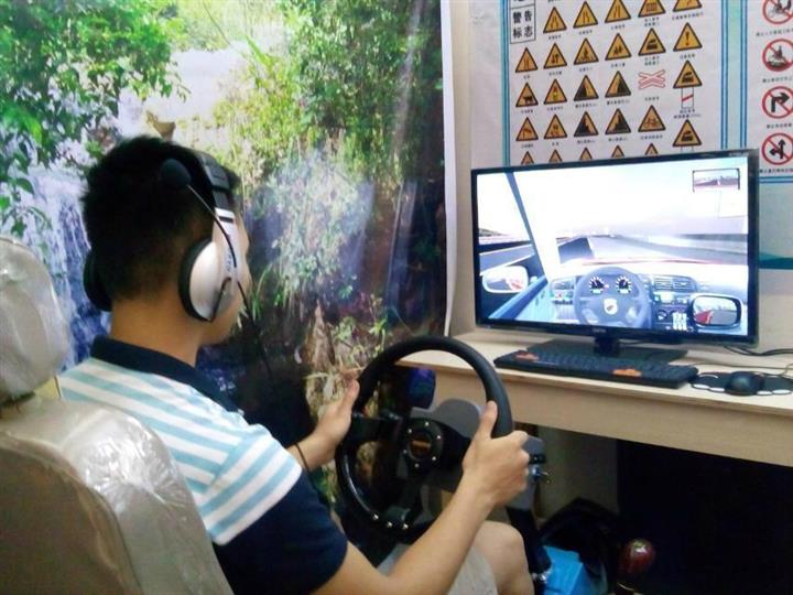 汽車模擬駕駛訓(xùn)練機(jī)多少錢一臺(tái)（圖）_1
