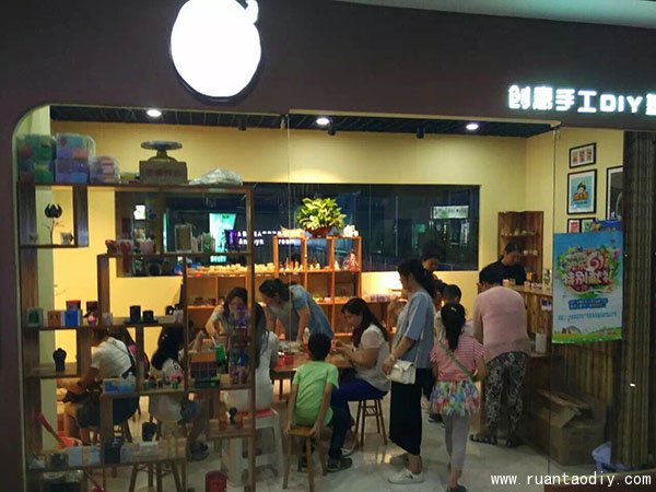 六一特別獻(xiàn)禮韓磊DIY陶藝創(chuàng)意加盟店活動(dòng)報(bào)道（圖）_1